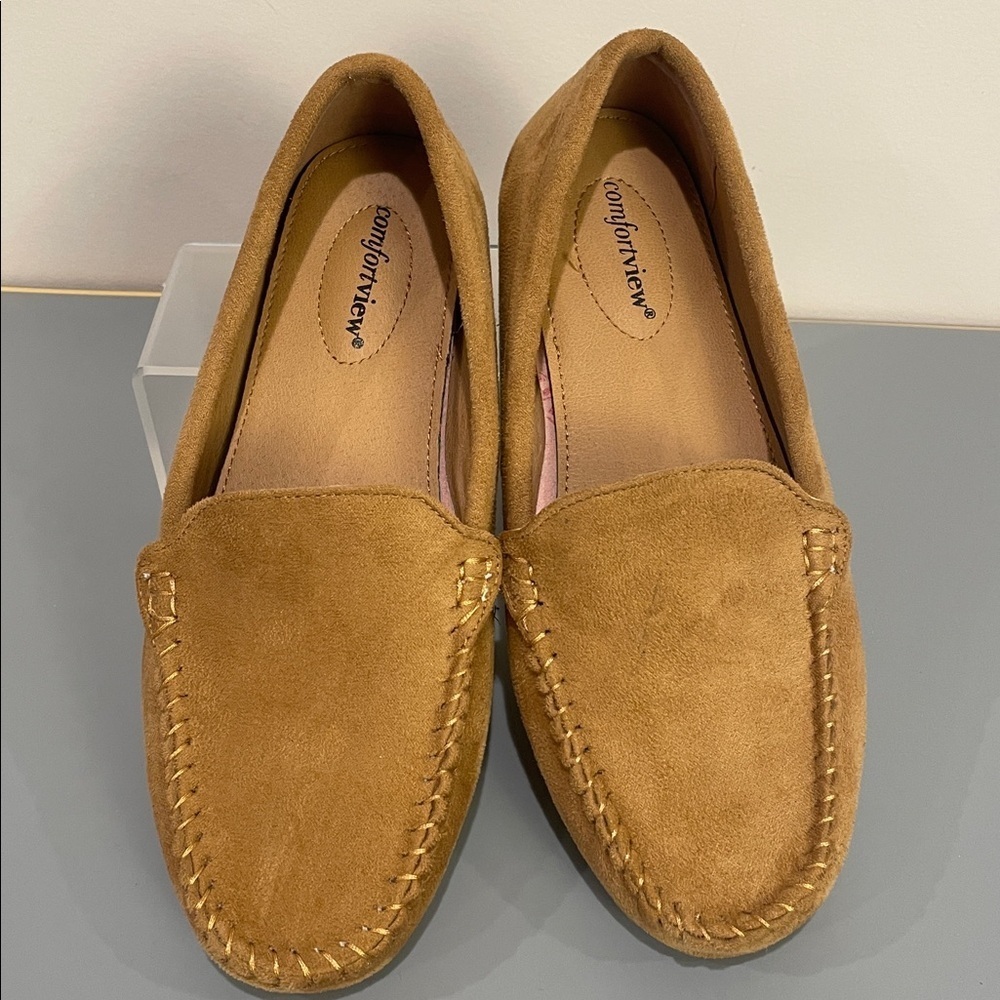 Comfortview The Milena moccasin slip-on flats in a tan faux suede, size 8.5 Wide - Picture 4 of 8